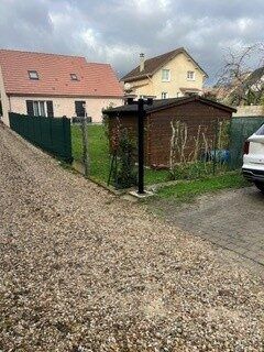 EMPLACEMENT SECURISE DANS PAVILLON AVEC PORTAIL