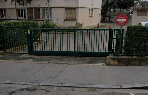 Emplacement de parking dans résidence sécurisée
