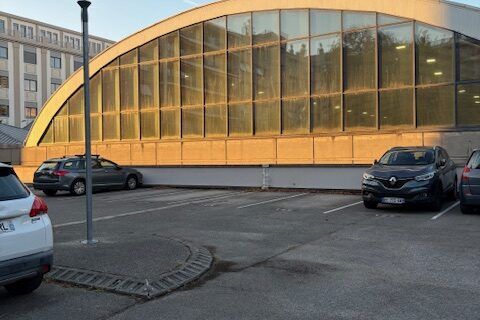 Emplacement de parking dans résidence sécurisée