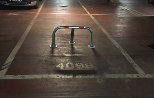 place de parking sécurisée située au 66 avenue d'Ivry, Paris 13e, au cœur du quartier Olympiades / quartier chinois.