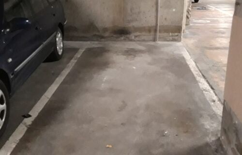 place de parking proche des métros Stalingrad et Louis Blanc