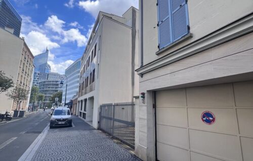 Place de parking sécurisée 12 m² – Puteaux – Rue Arago