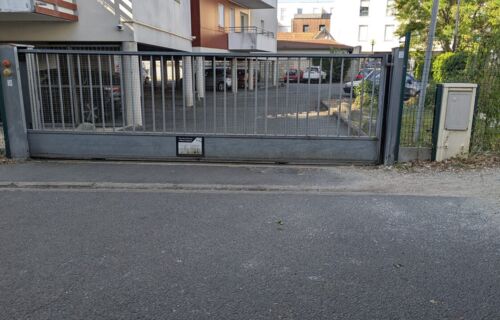 Place de parking extérieure sécurisée et couverte - Quartier Chartrons