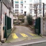 Parking couvert et sécurisé proche des métros Gambetta et Ménilmontant.