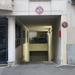 Grande place de parking 75020